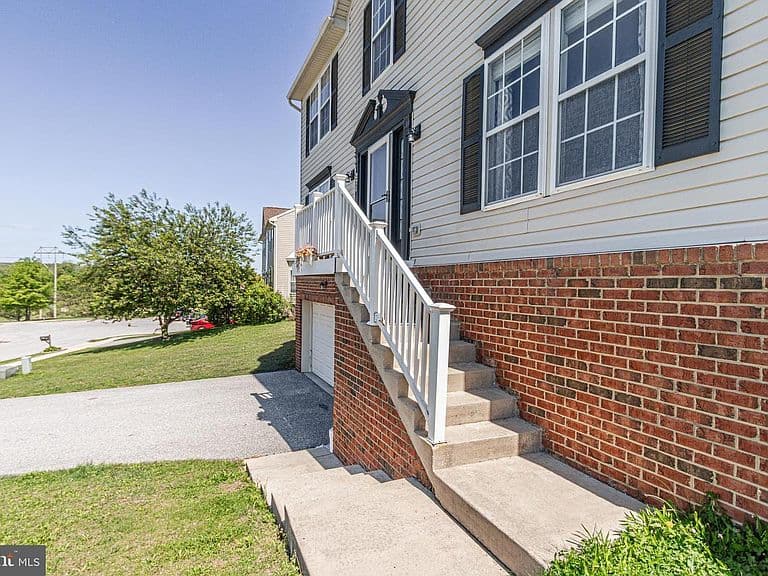 Listing photo 4