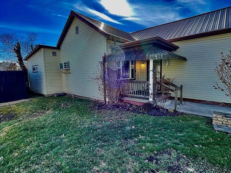 Listing photo 3