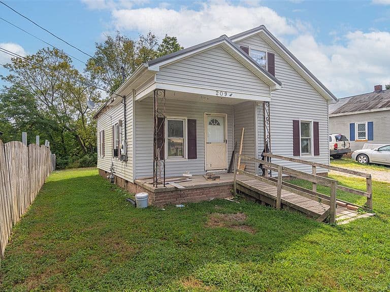 Listing photo 2