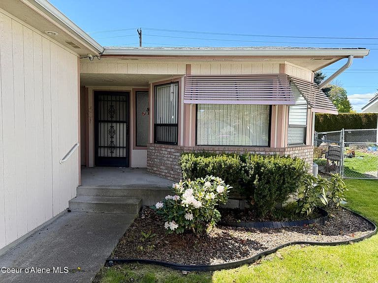 Listing photo 2