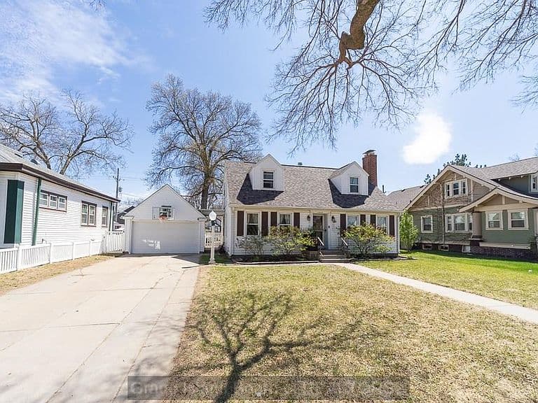 Listing photo 3
