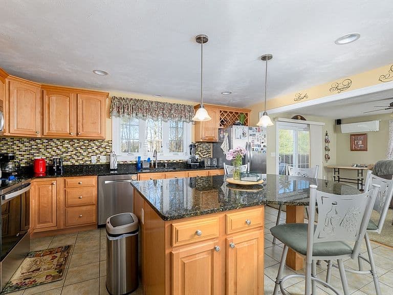 Listing photo 3