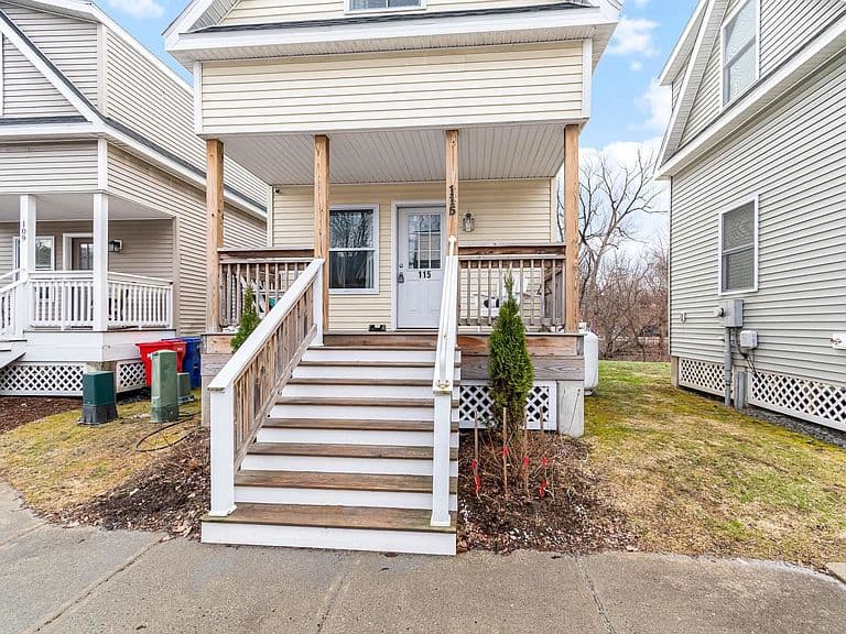 Listing photo 2