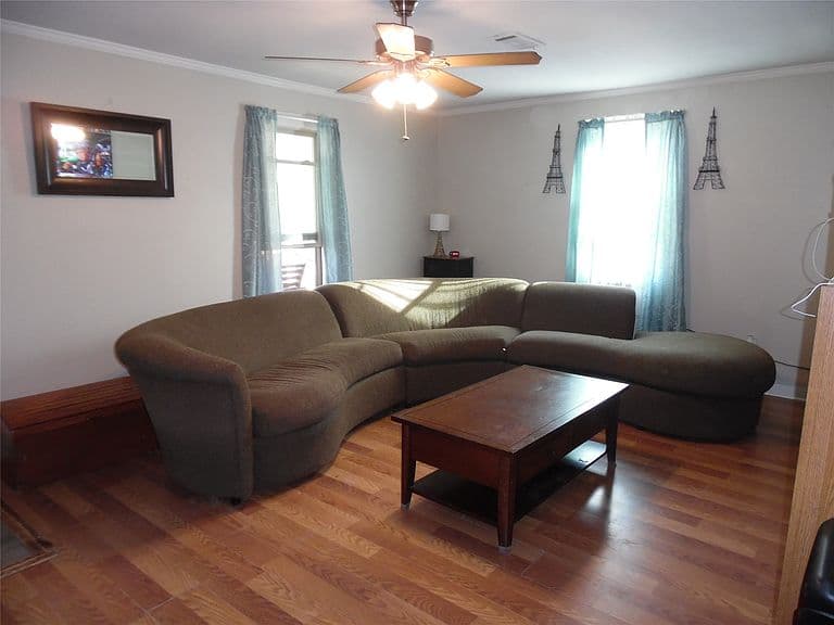 Listing photo 5