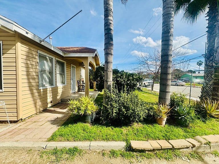 Listing photo 4