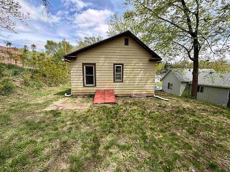Listing photo 2