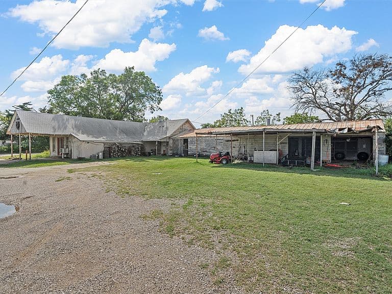 Listing photo 4