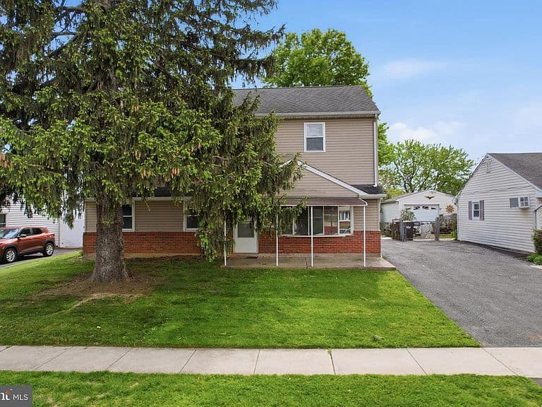 Listing photo 2