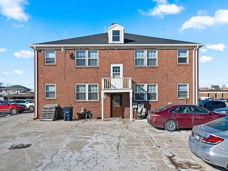 Listing photo 2