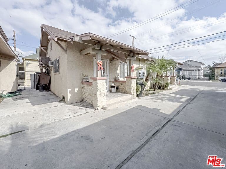 Listing photo 4