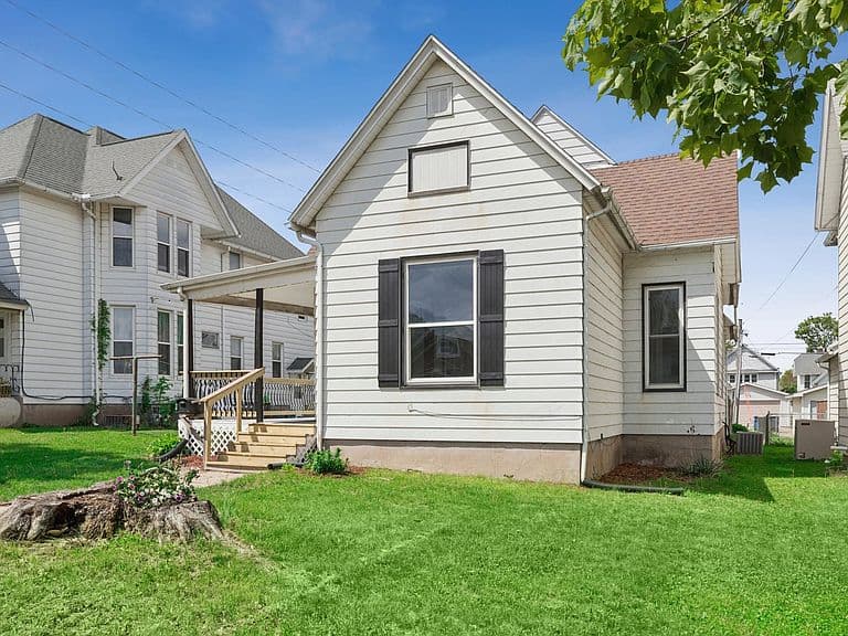 Listing photo 2