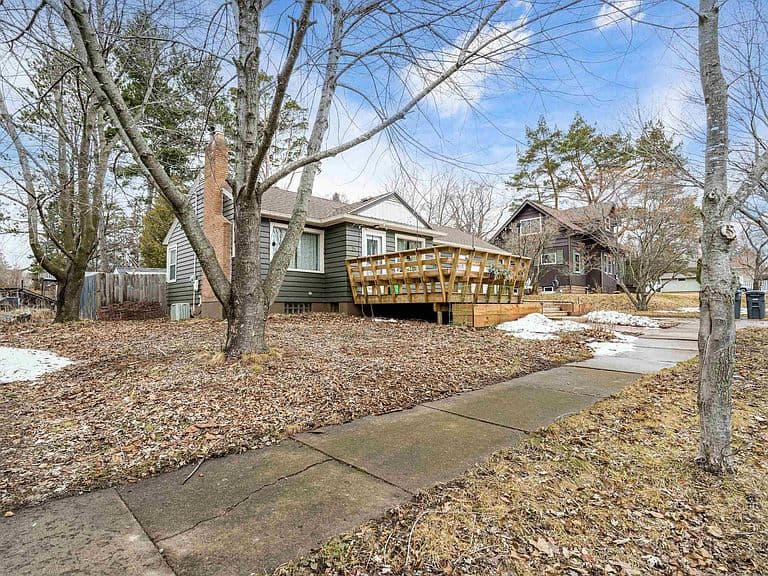 Listing photo 2