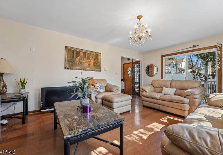 Listing photo 5