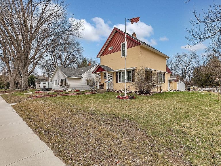 Listing photo 2