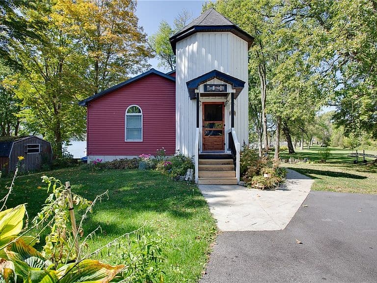 Listing photo 2