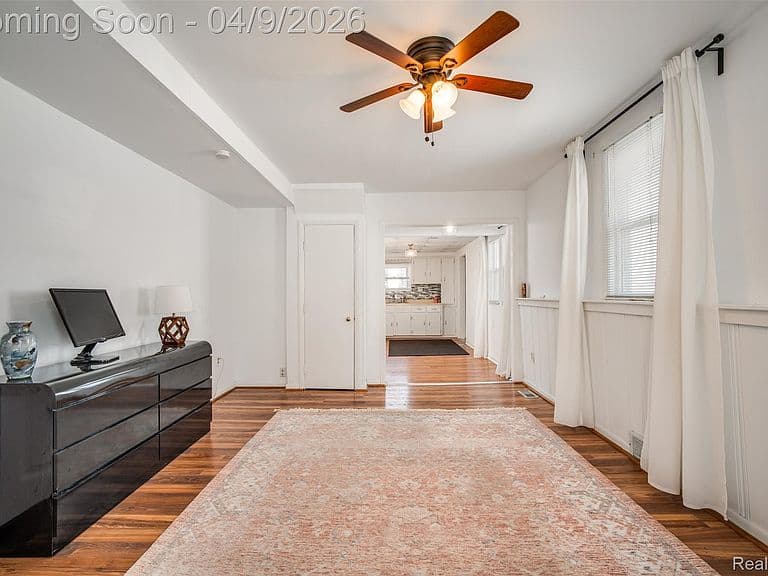 Listing photo 4