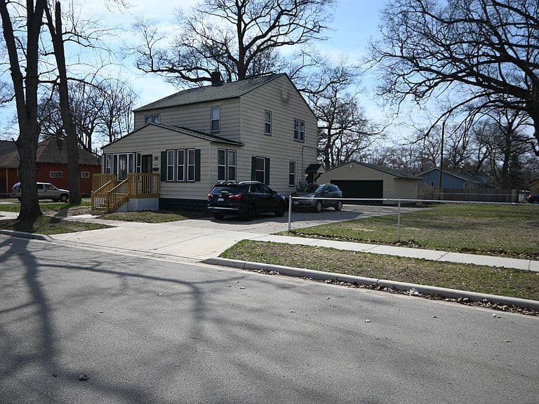 Listing photo 5