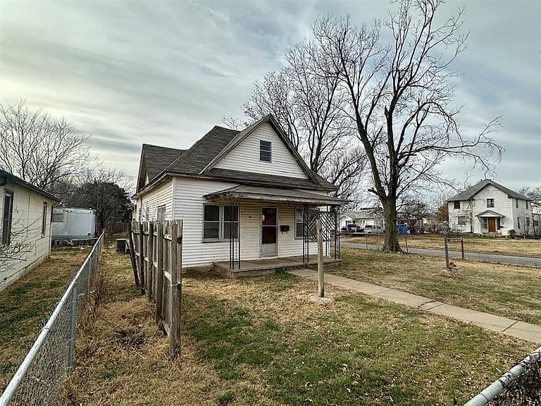 Listing photo 2