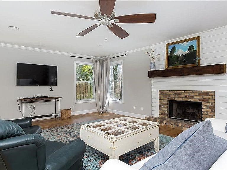 Listing photo 3