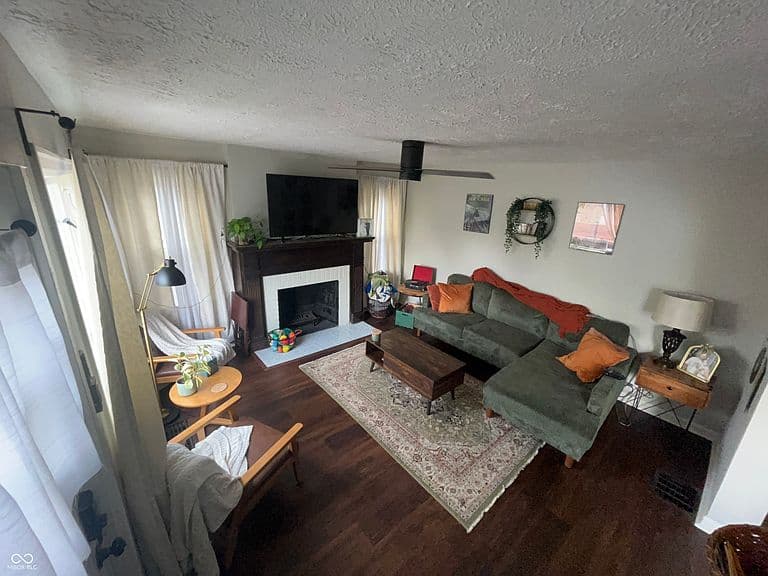 Listing photo 3