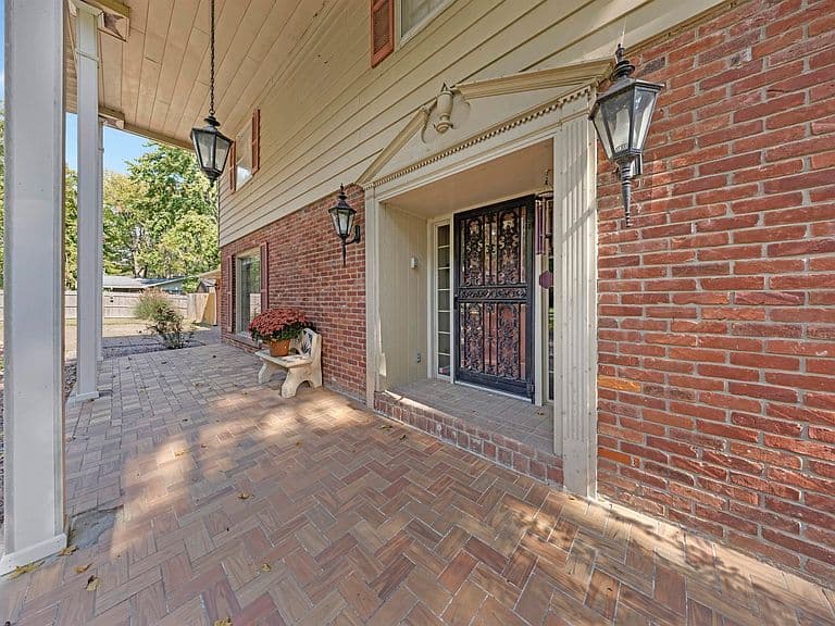 Listing photo 5