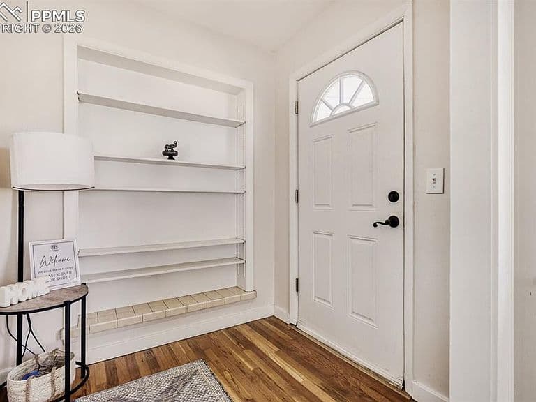 Listing photo 2