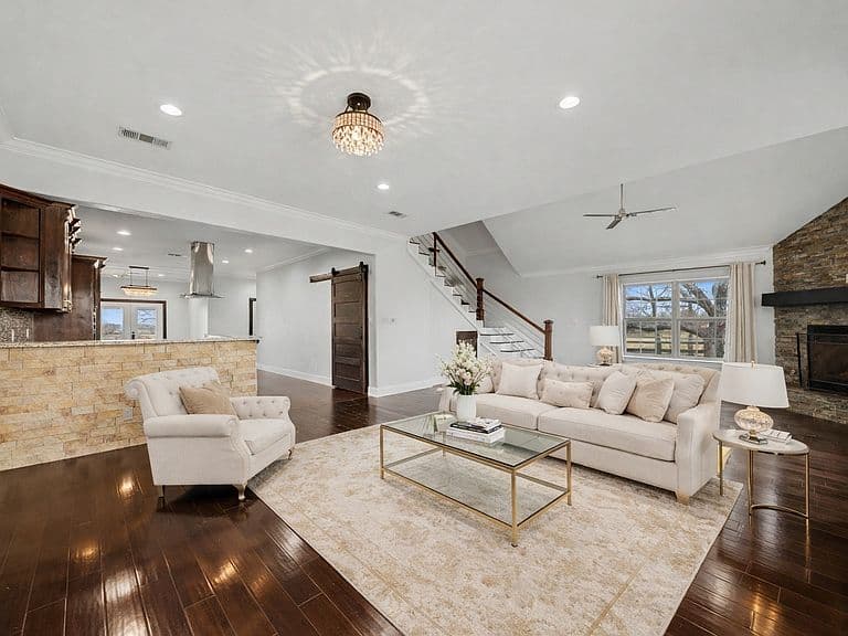 Listing photo 3