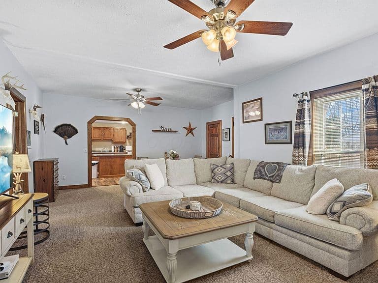 Listing photo 3