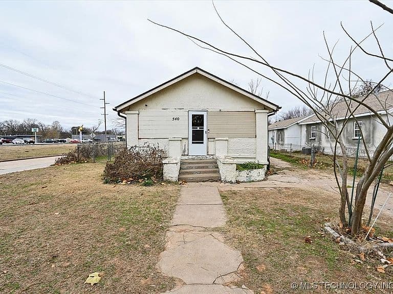 Listing photo 2