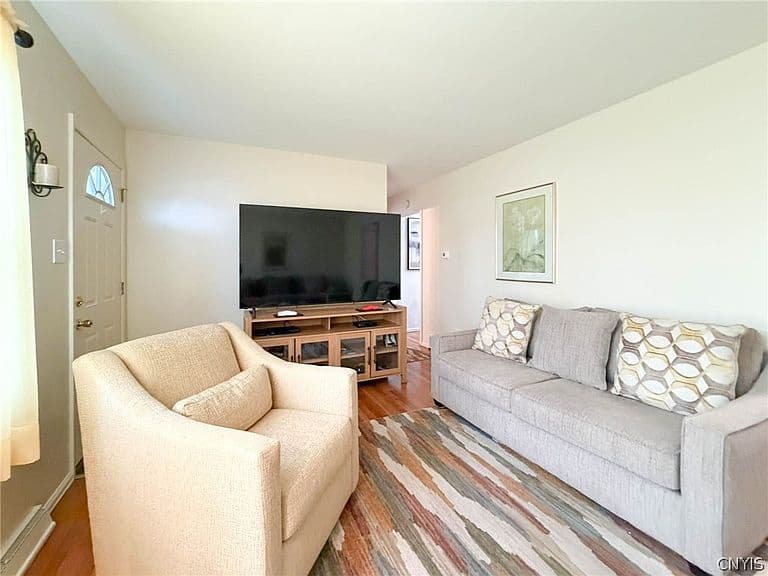 Listing photo 5