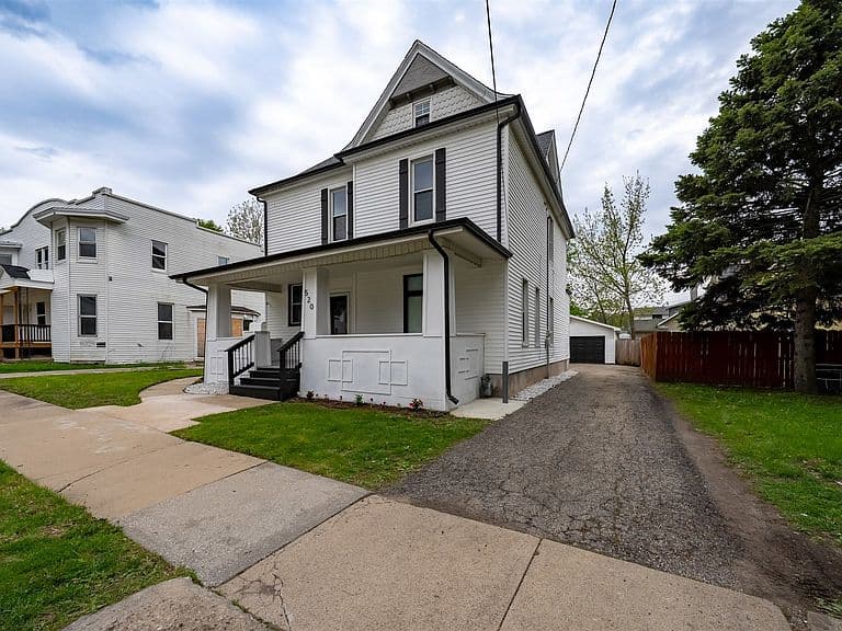 Listing photo 4
