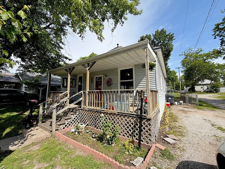 Listing photo 2