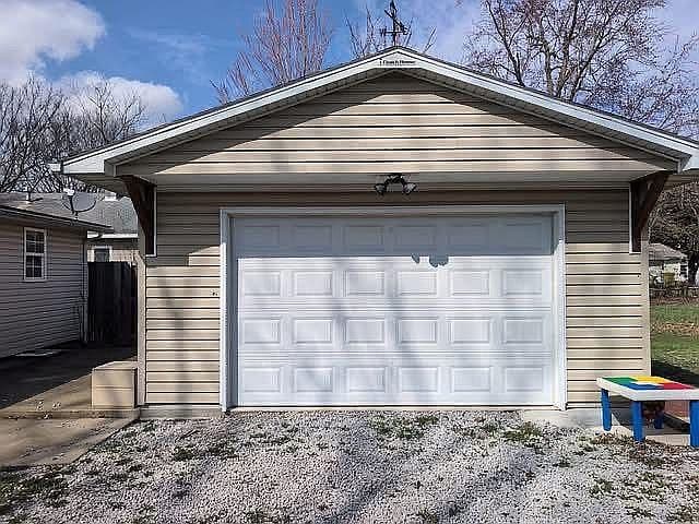 Listing photo 2