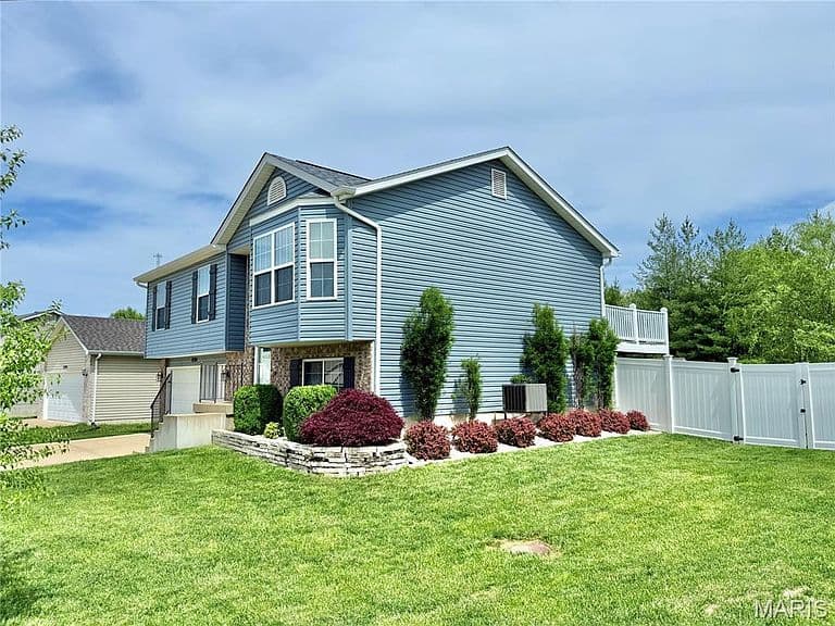 Listing photo 3