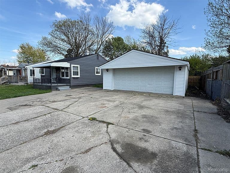 Listing photo 5