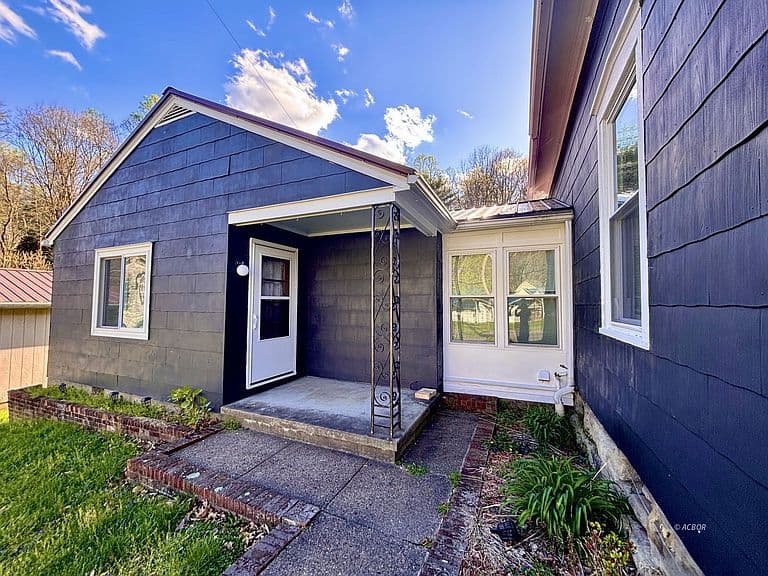 Listing photo 4