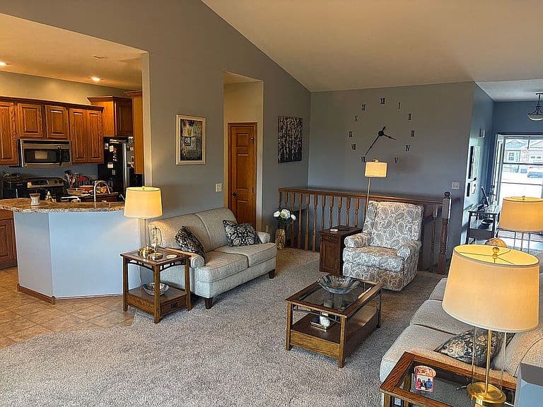 Listing photo 3