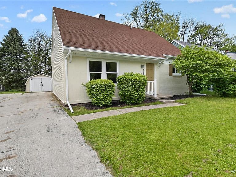 Listing photo 2