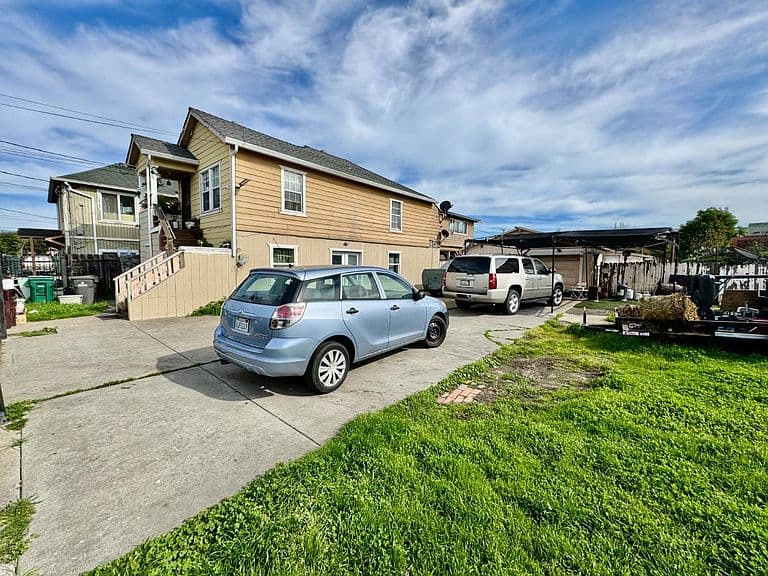 Listing photo 3