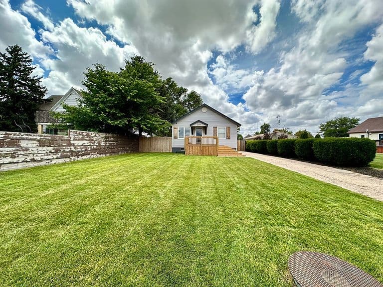Listing photo 2