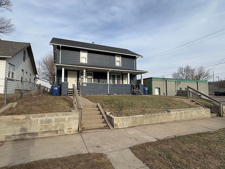Listing photo 2