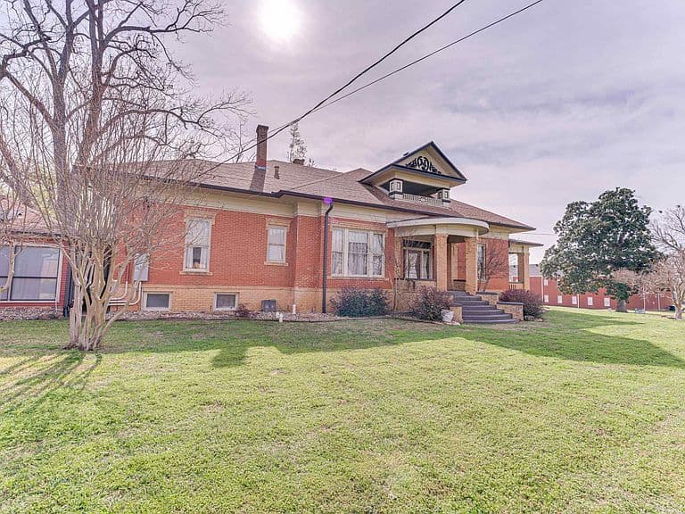 Listing photo 4