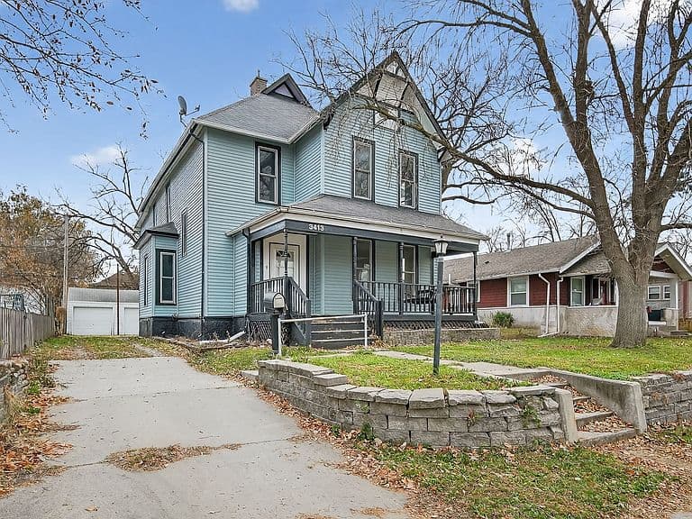Listing photo 2