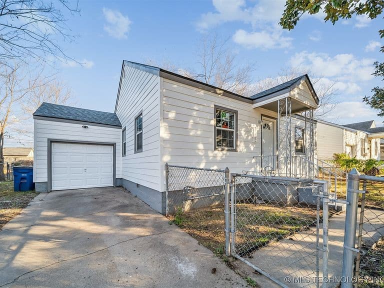 Listing photo 2
