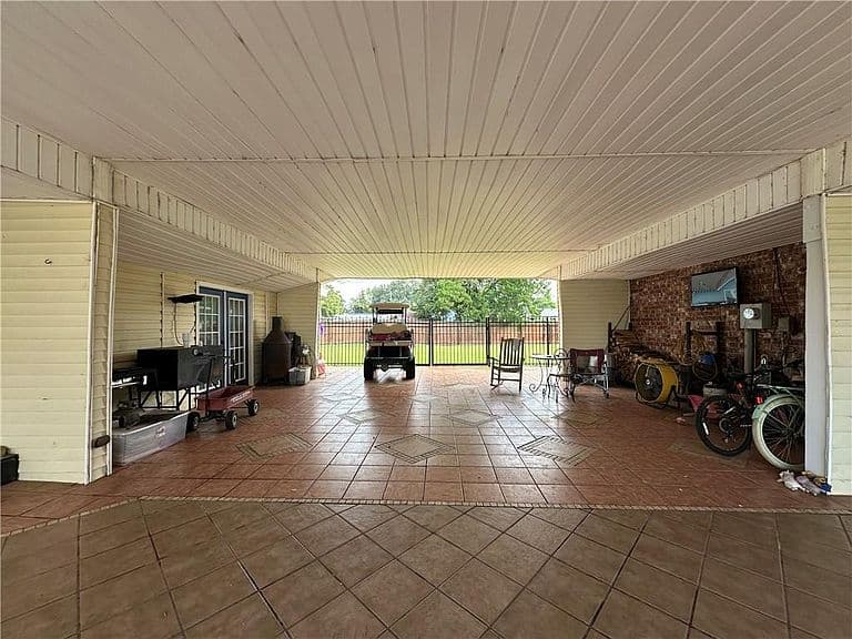Listing photo 5