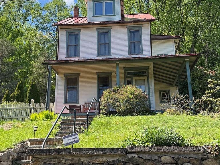 Listing photo 2