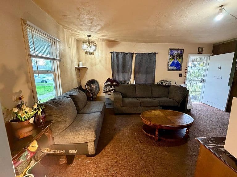Listing photo 3