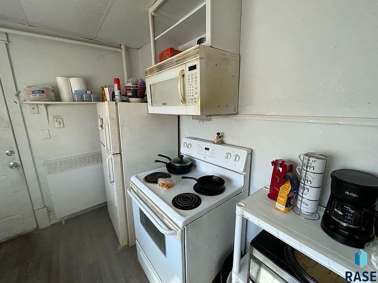 Listing photo 5