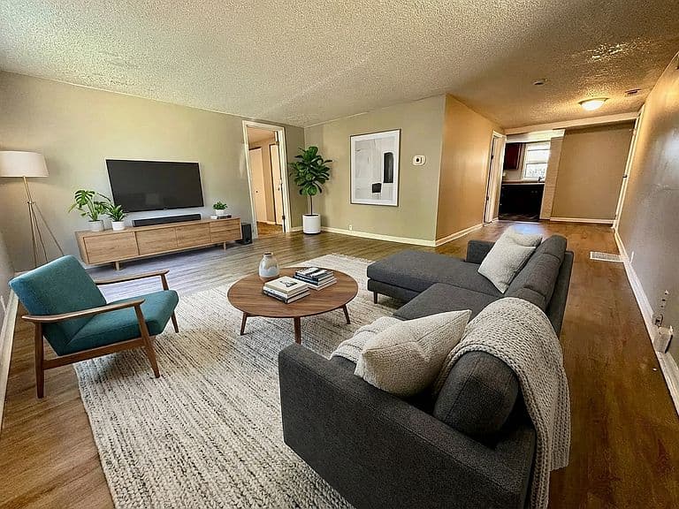 Listing photo 2