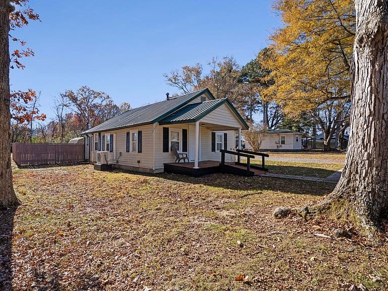 Listing photo 4